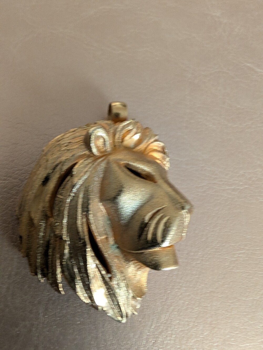 Vintage gold tone lion pendant for necklace